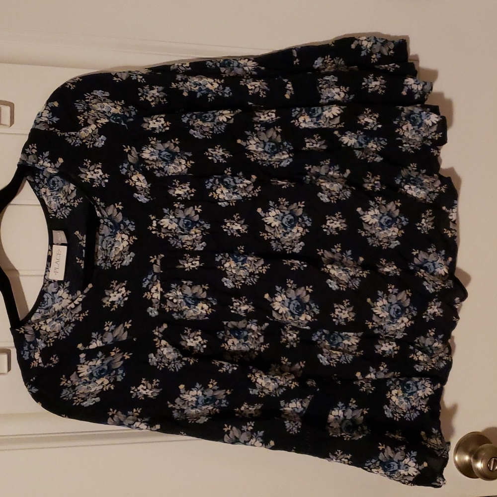 Children place flower blouse